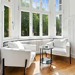 Bright Beautiful Luxurious 1 BR Suite Apartment