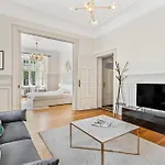 Bright Beautiful Luxurious 1 BR Suite Apartment