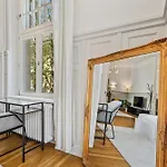 Bright Beautiful Luxurious 1 BR Suite Apartment