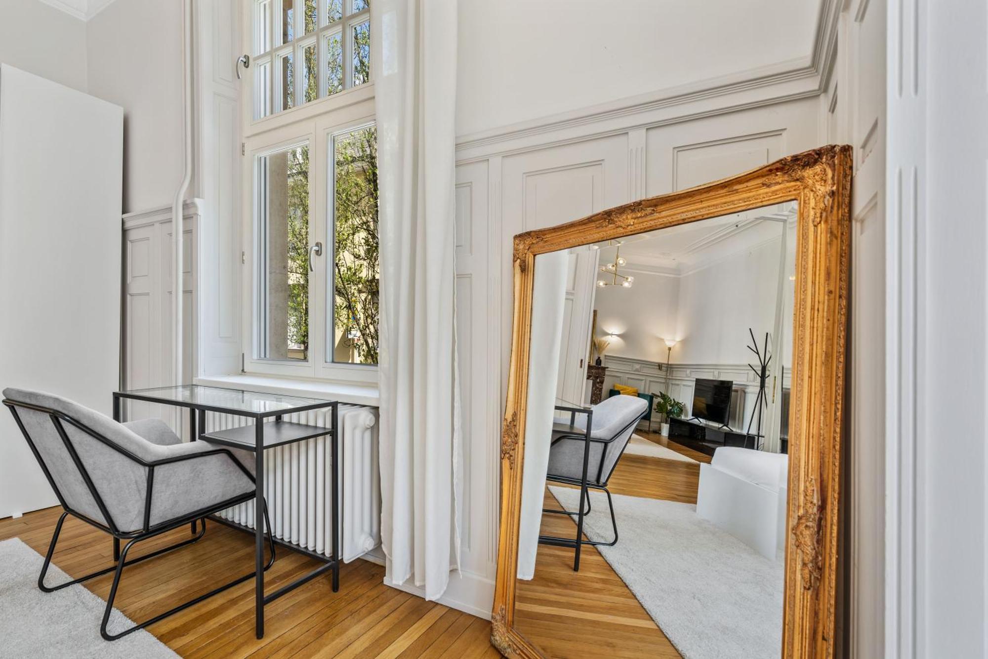 Sleek And Sophisticated In Prime Location Appartement